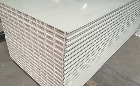 巖棉彩鋼夾心板使用時(shí)需注意什么事項(xiàng)？